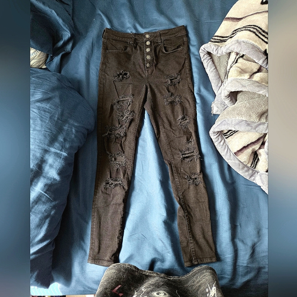 black ripped american eagle jeans